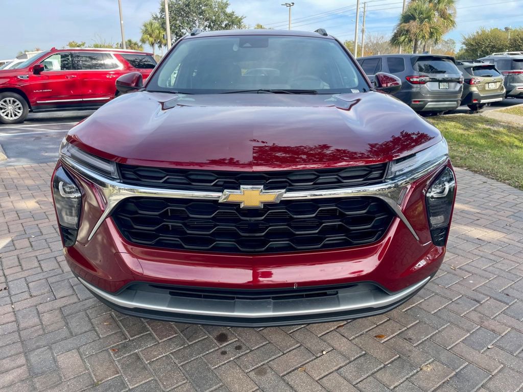 Used 2025 Chevrolet Trax LT w/ LT Convenience Package image 9