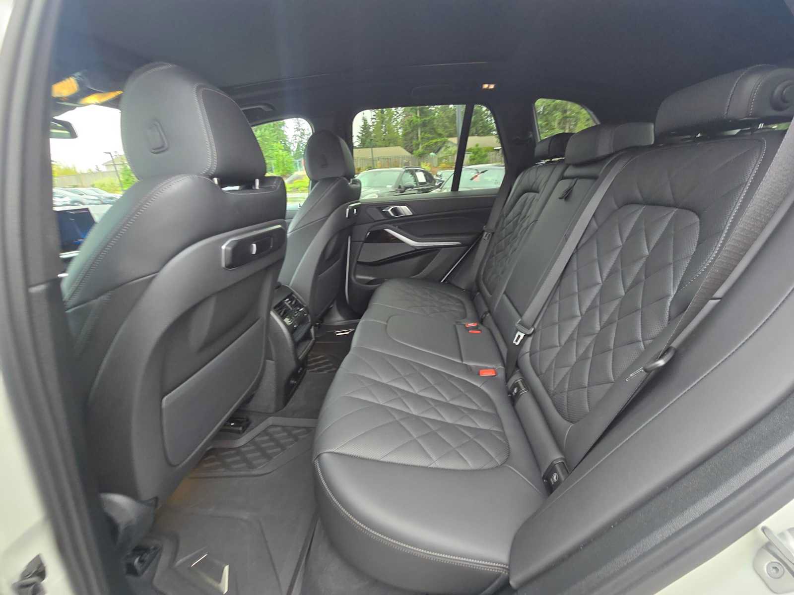 Used 2024 BMW X5 xDrive40i w/ M Sport Package AWD/4WD image 16
