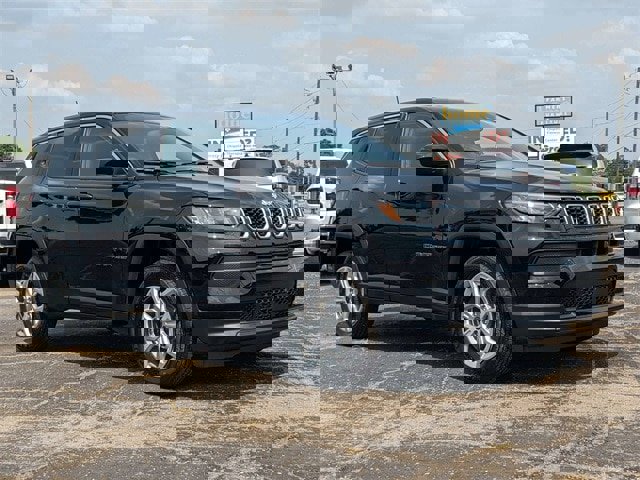 New 2025 Jeep Compass Sport image 2