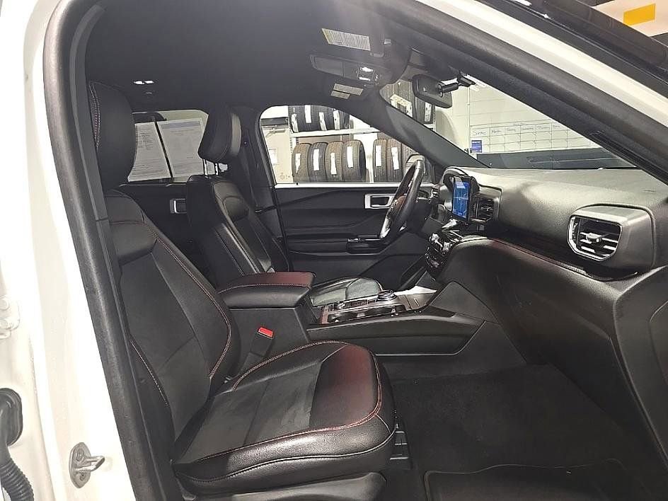 Used 2023 Ford Explorer ST-Line image 35