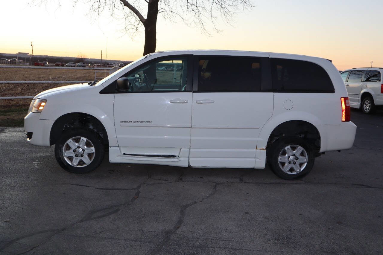 Used 2010 Dodge Grand Caravan SE w/ Climate Group image 12