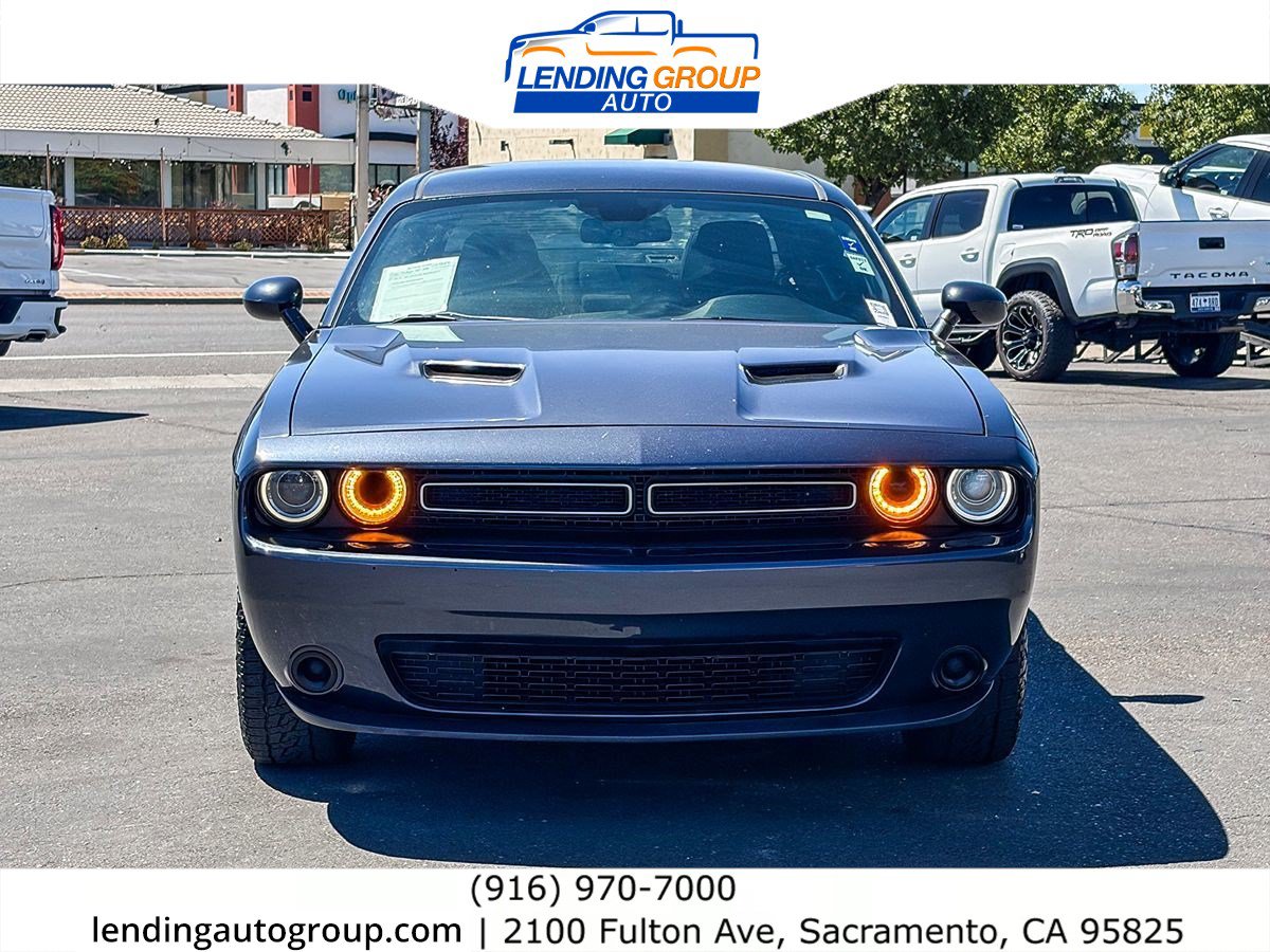 Used 2016 Dodge Challenger SXT RWD image 6
