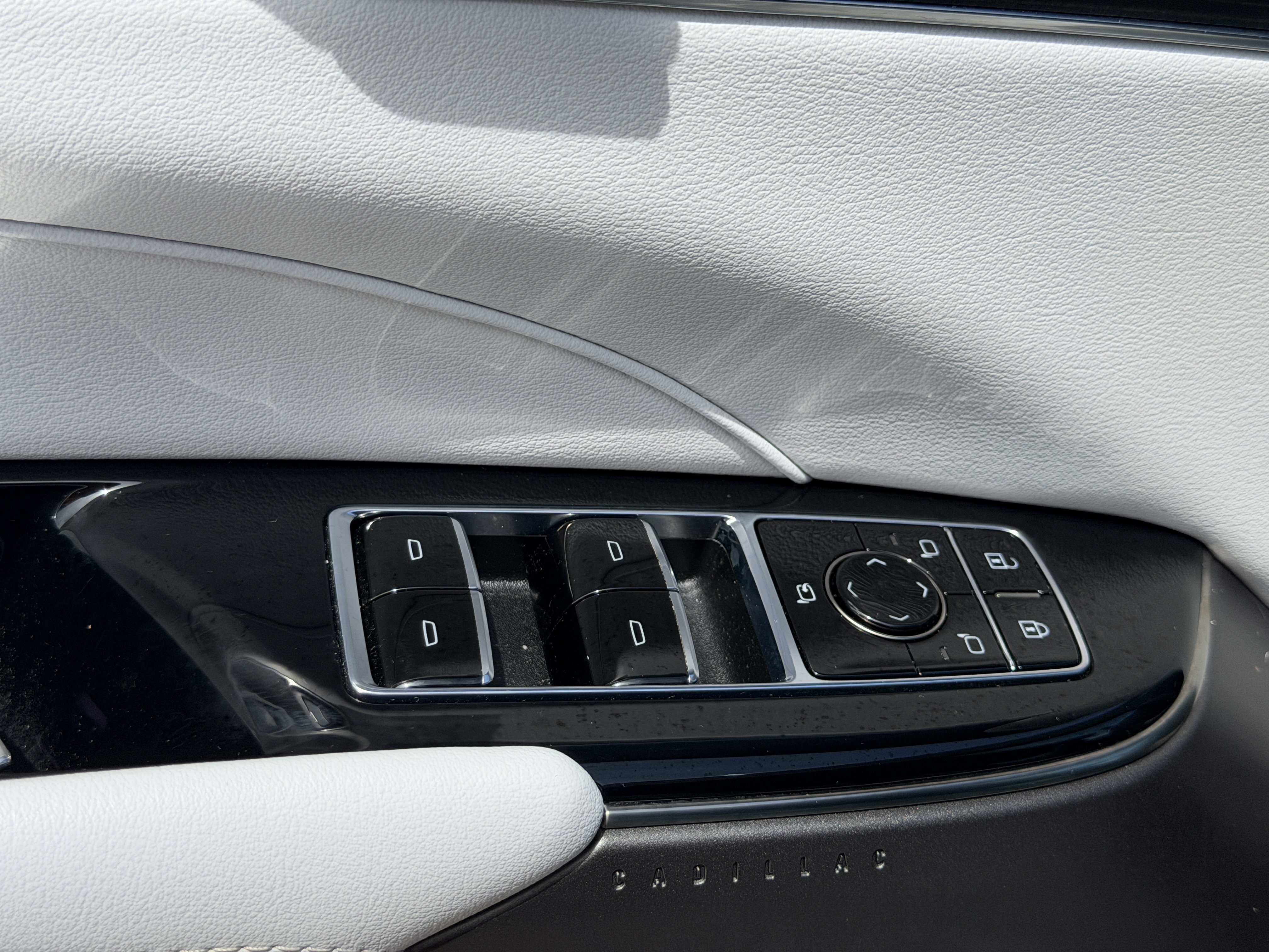 Certified 2024 Cadillac Lyriq Luxury AWD/4WD image 18