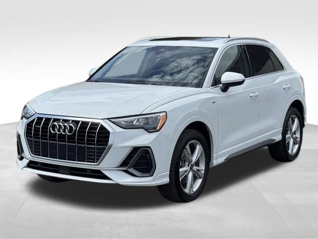 Used 2021 Audi Q3 2.0T Premium w/ Convenience Package AWD/4WD image 3