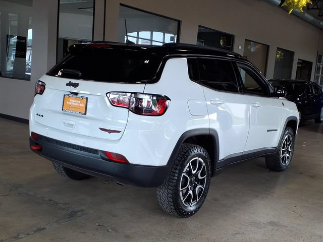 Used 2024 Jeep Compass Trailhawk AWD/4WD image 6
