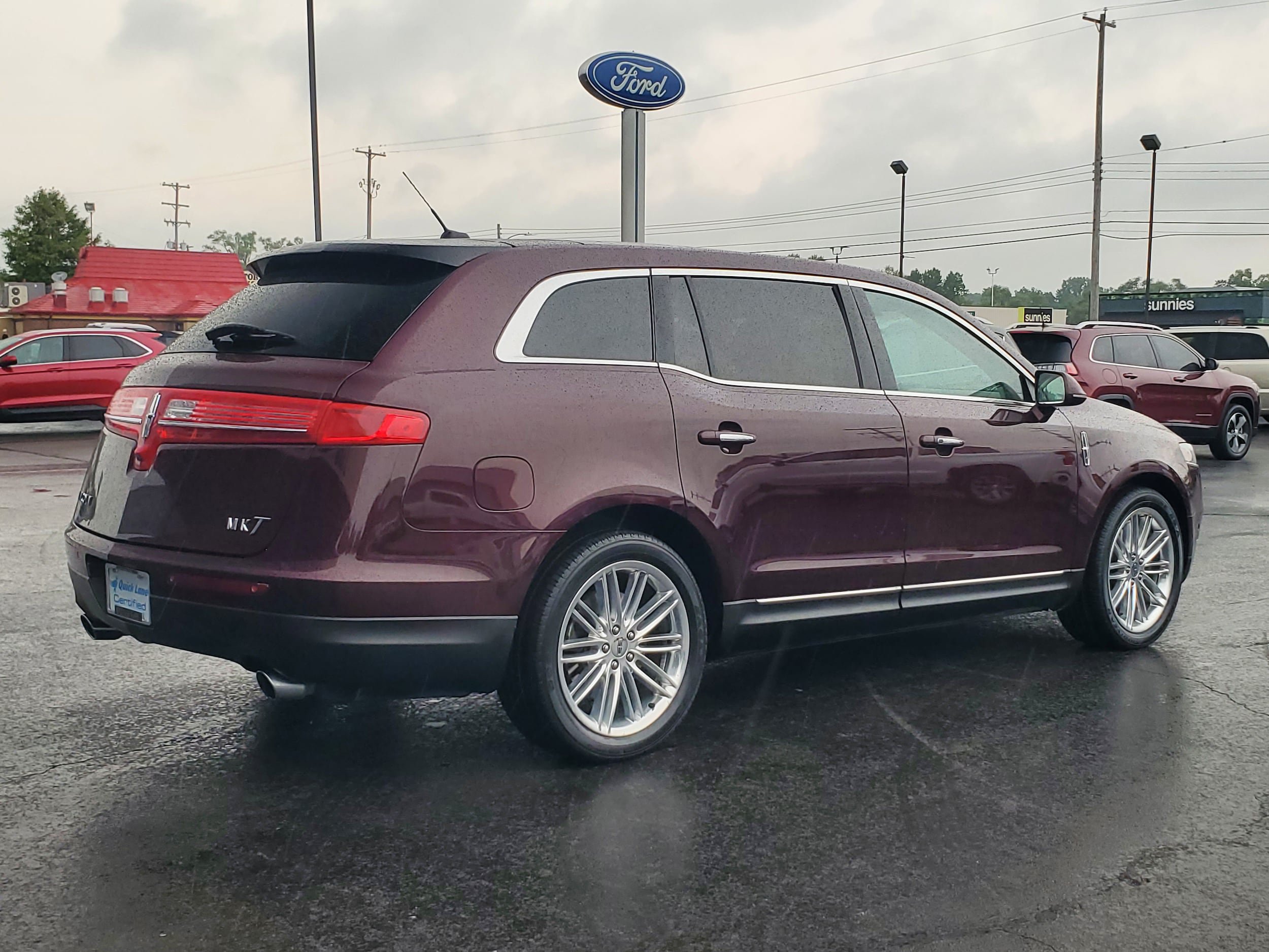 Used 2019 Lincoln MKT AWD image 4