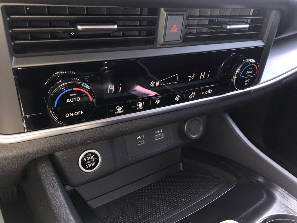 Used 2023 Nissan Rogue SV image 17