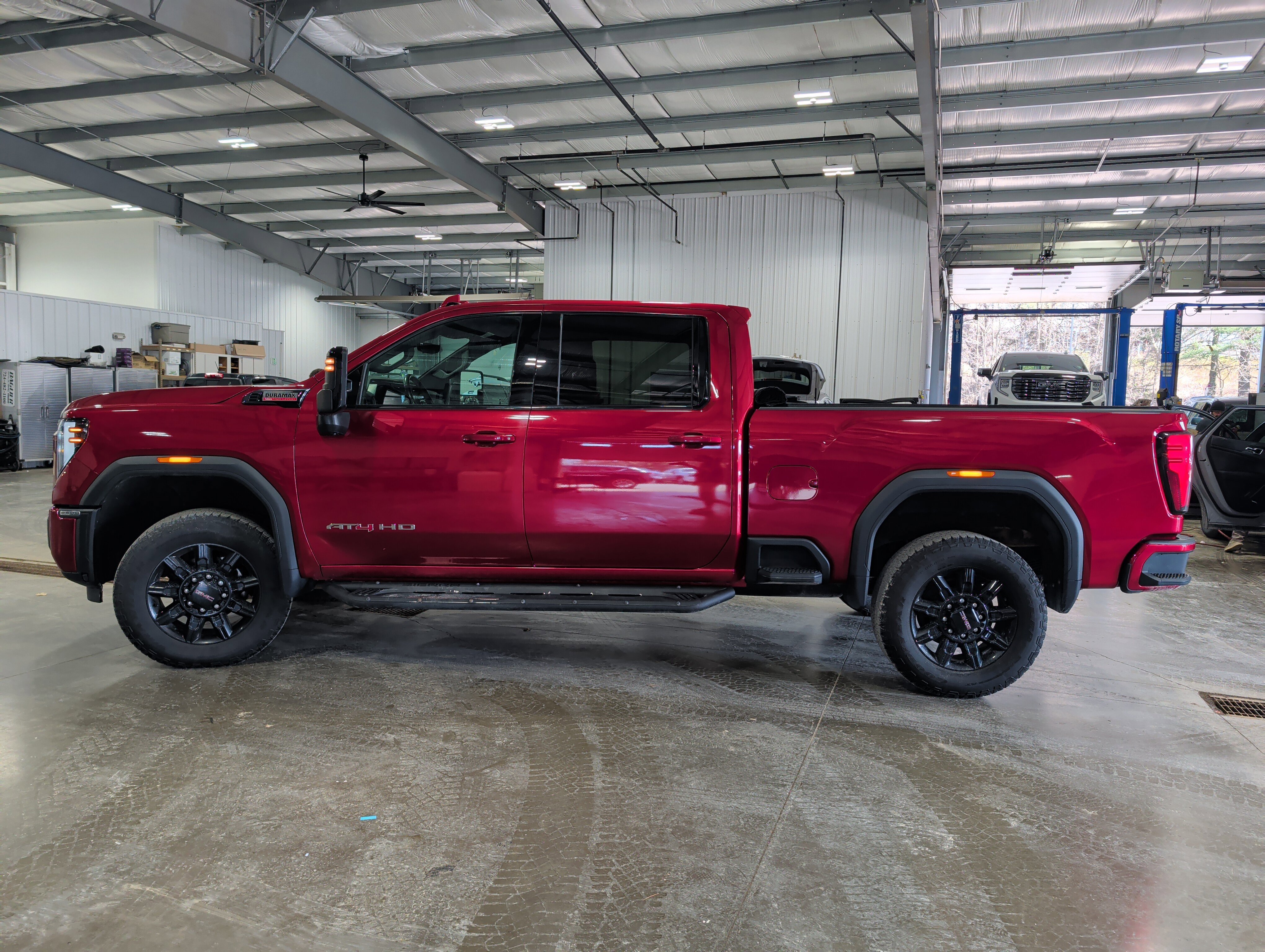 Used 2024 GMC Sierra 2500 AT4 w/ Technology Package AWD/4WD image 5