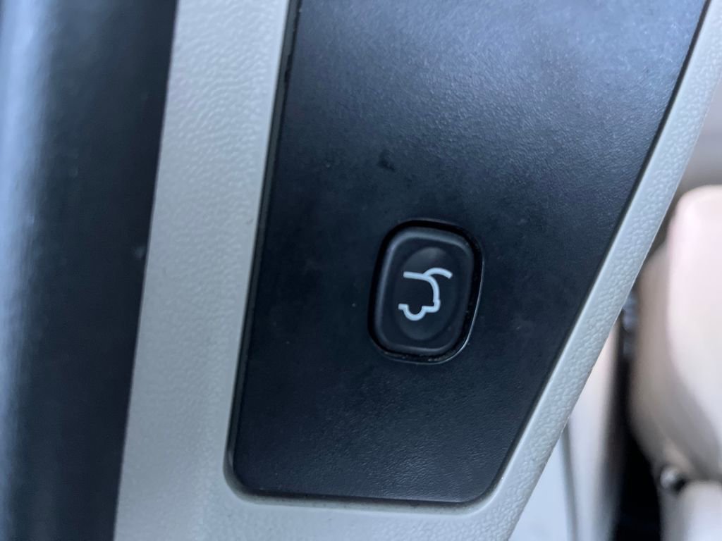 Used 2016 Chrysler Town & Country Touring w/ Driver Convenience Group image 31