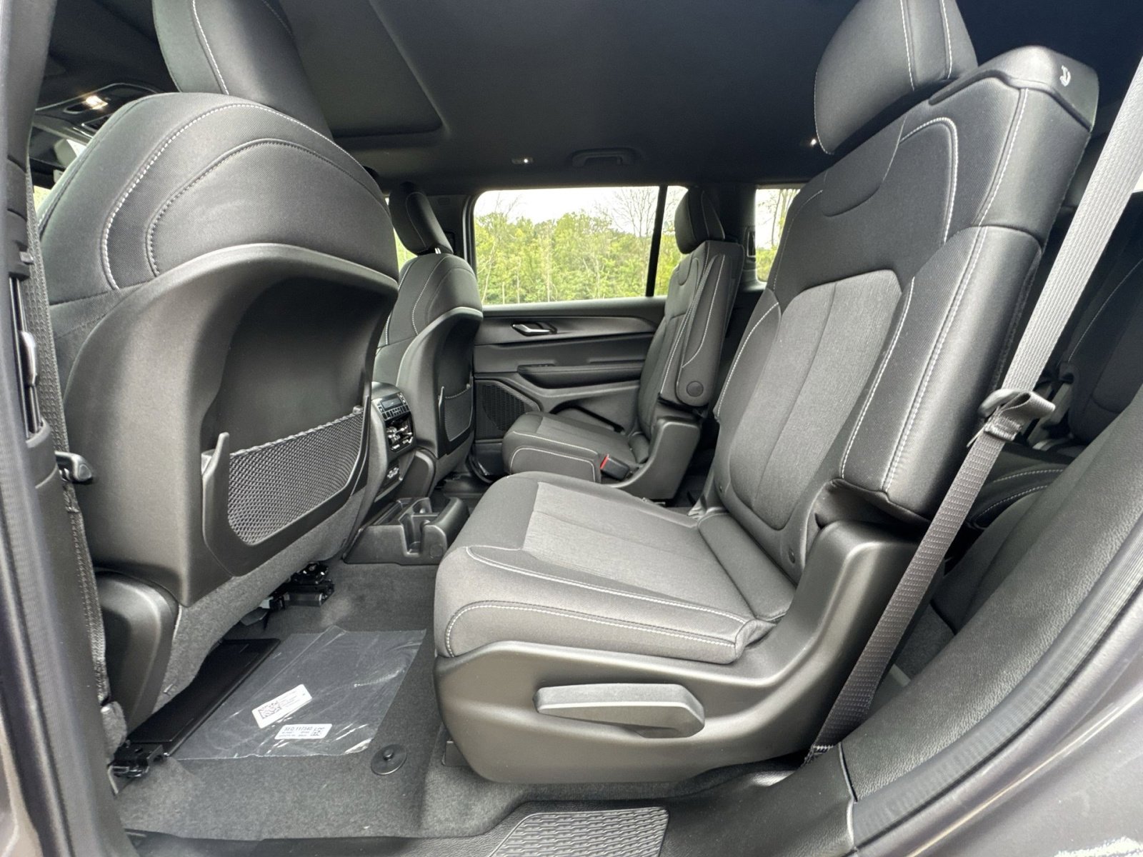 New 2025 Jeep Grand Cherokee L Laredo w/ Luxury Tech Group I image 24