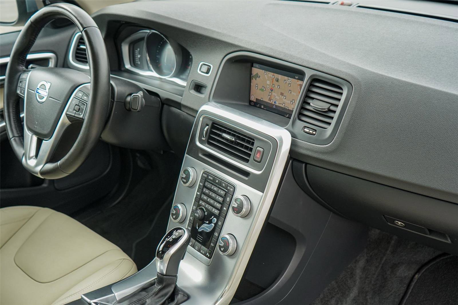 Used 2018 Volvo S60 T5 Dynamic w/ Vision Package image 28