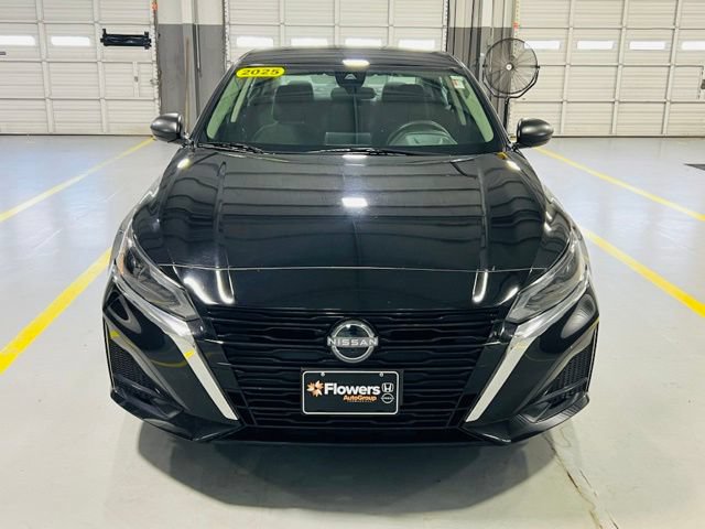 Used 2025 Nissan Altima 2.5 S FWD image 12