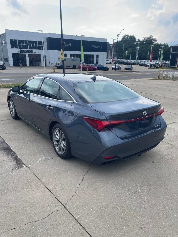 Used 2019 Toyota Avalon XLE image 5
