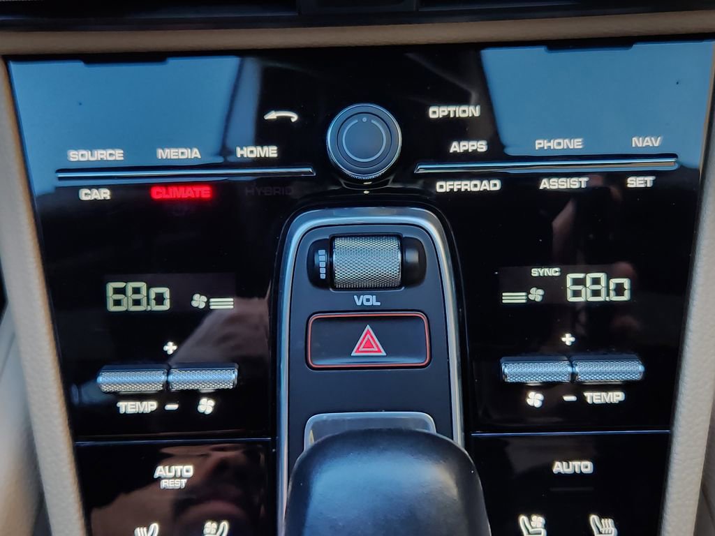 Used 2023 Porsche Cayenne Platinum Edition image 20