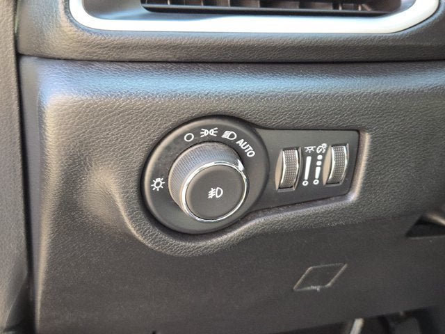 Used 2025 Chrysler Pacifica Select FWD image 23