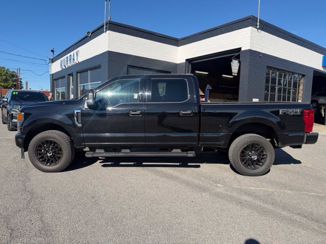 Used 2022 Ford F250 XLT w/ Black Appearance Package AWD/4WD image 2