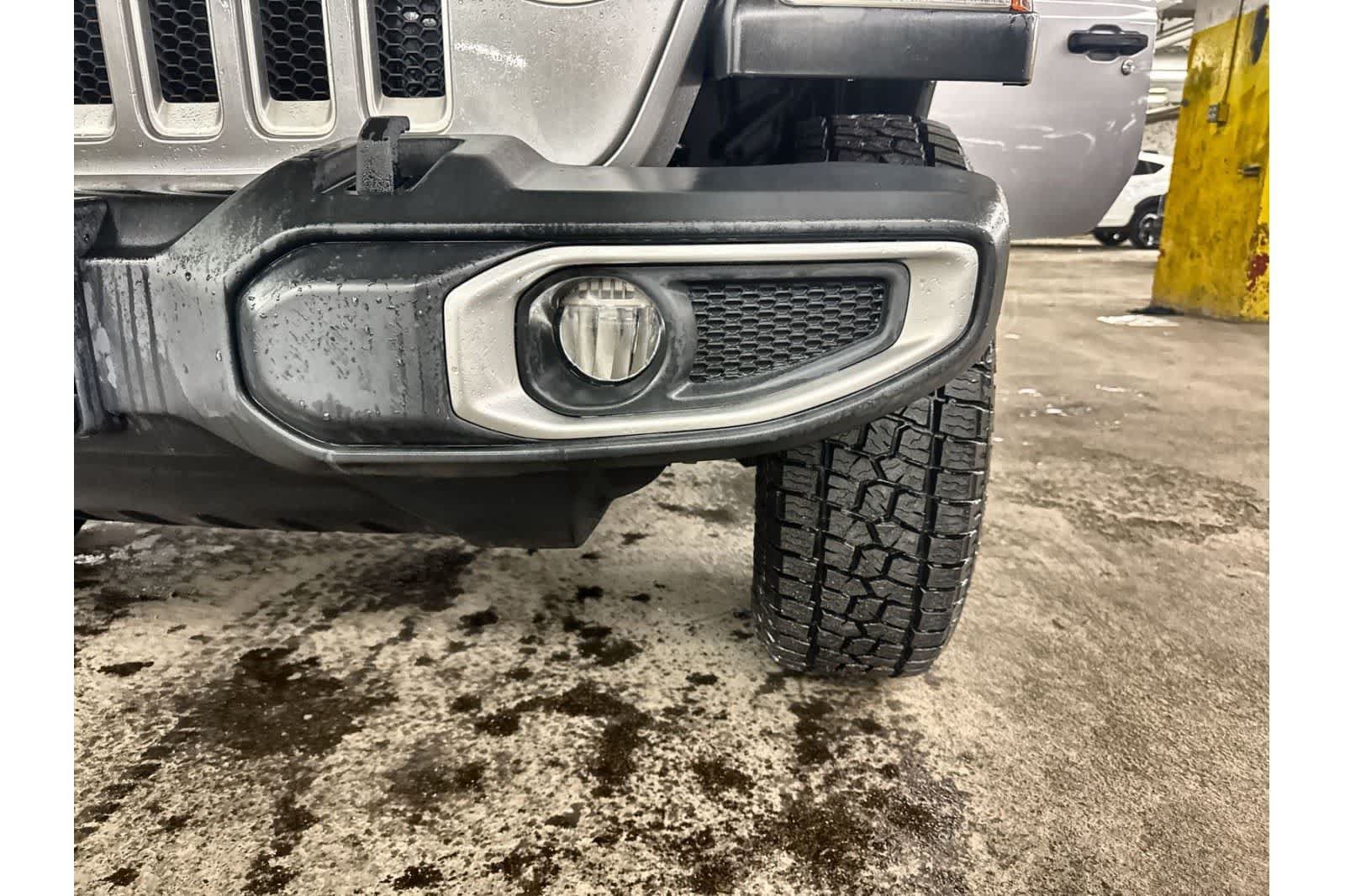 Used 2018 Jeep Wrangler Unlimited Sahara AWD/4WD image 12