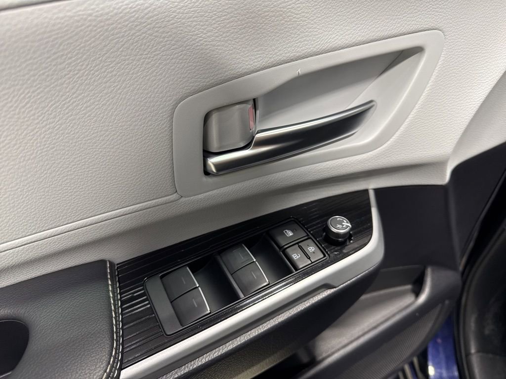 Used 2025 Toyota Sienna XSE image 19