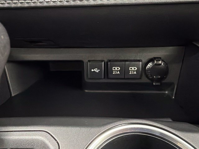 Used 2021 Toyota Highlander XLE AWD/4WD image 42