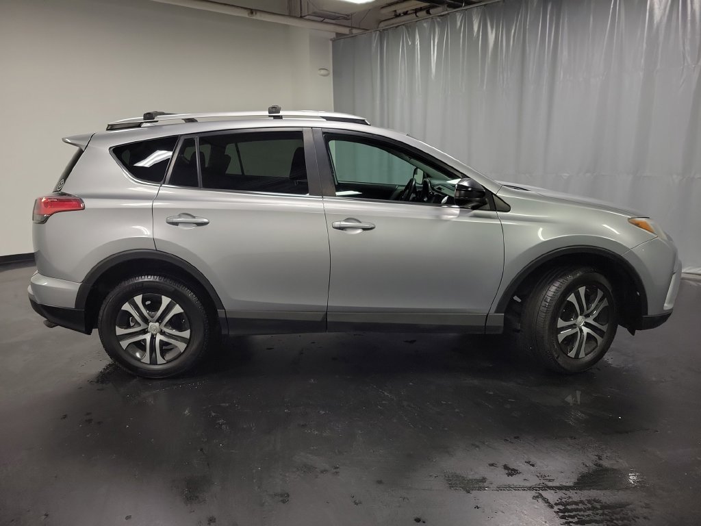 Used 2016 Toyota RAV4 LE AWD/4WD image 9