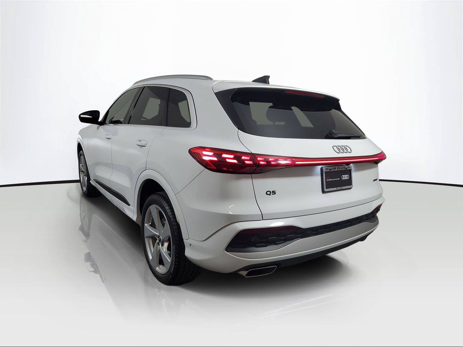 Used 2025 Audi Q5 Premium AWD/4WD image 4