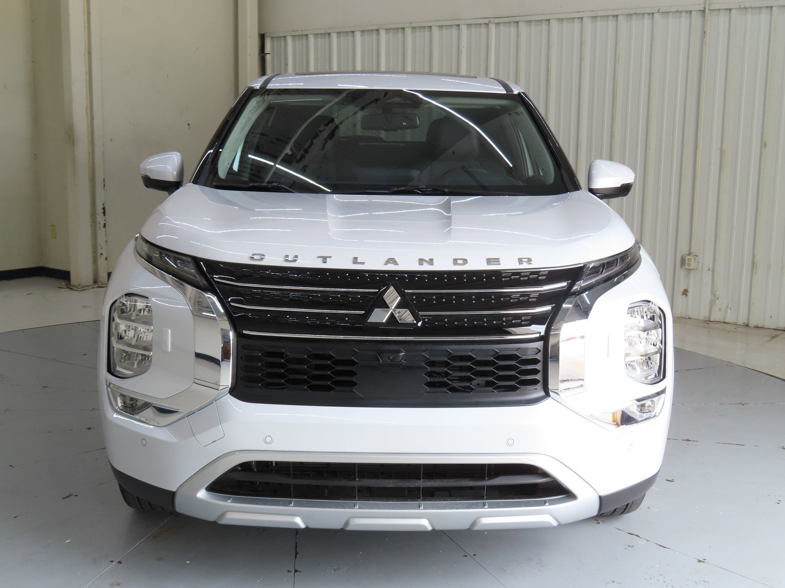 New 2025 Mitsubishi Outlander SE image 7