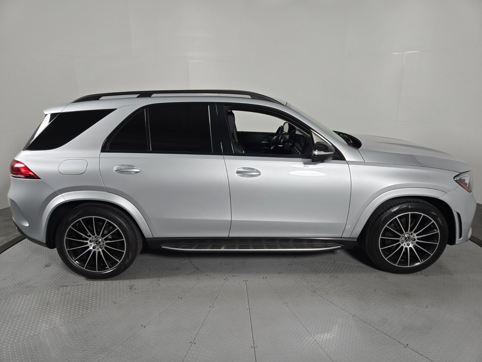Used 2020 Mercedes-Benz GLE 350 4MATIC image 4