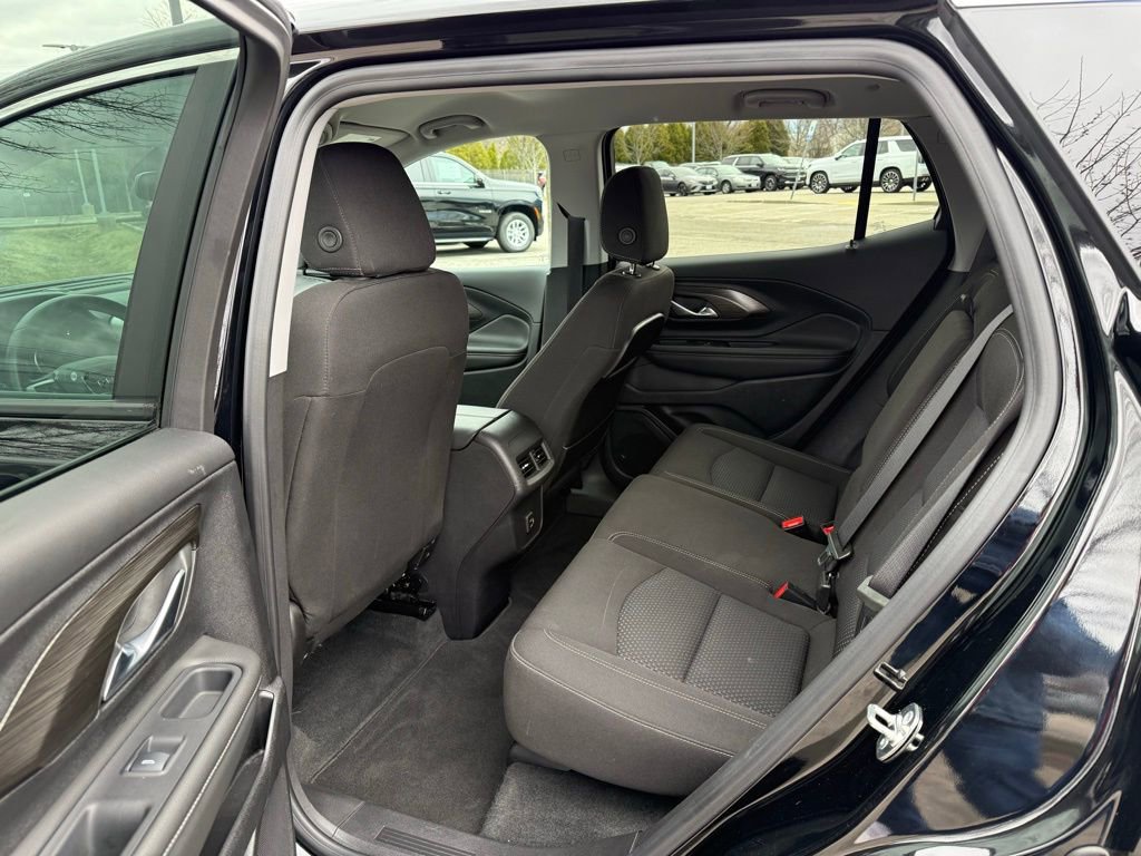 Used 2024 GMC Terrain SLE image 11
