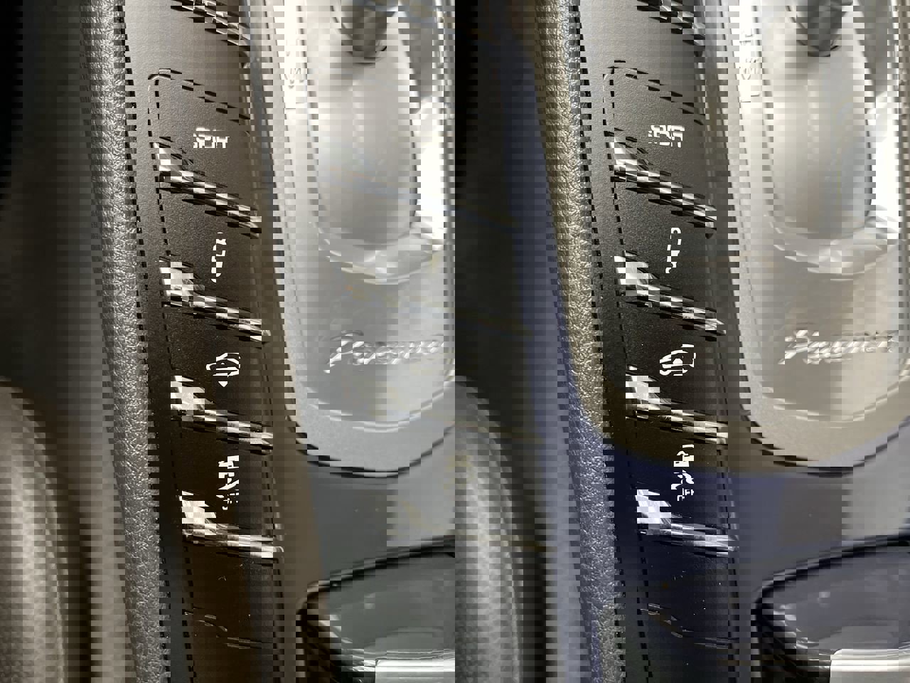 Used 2016 Porsche Panamera 4 Edition image 17