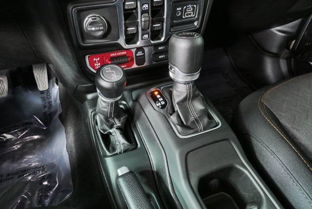 Used 2025 Jeep Gladiator Mojave w/ Convenience Group AWD/4WD image 17