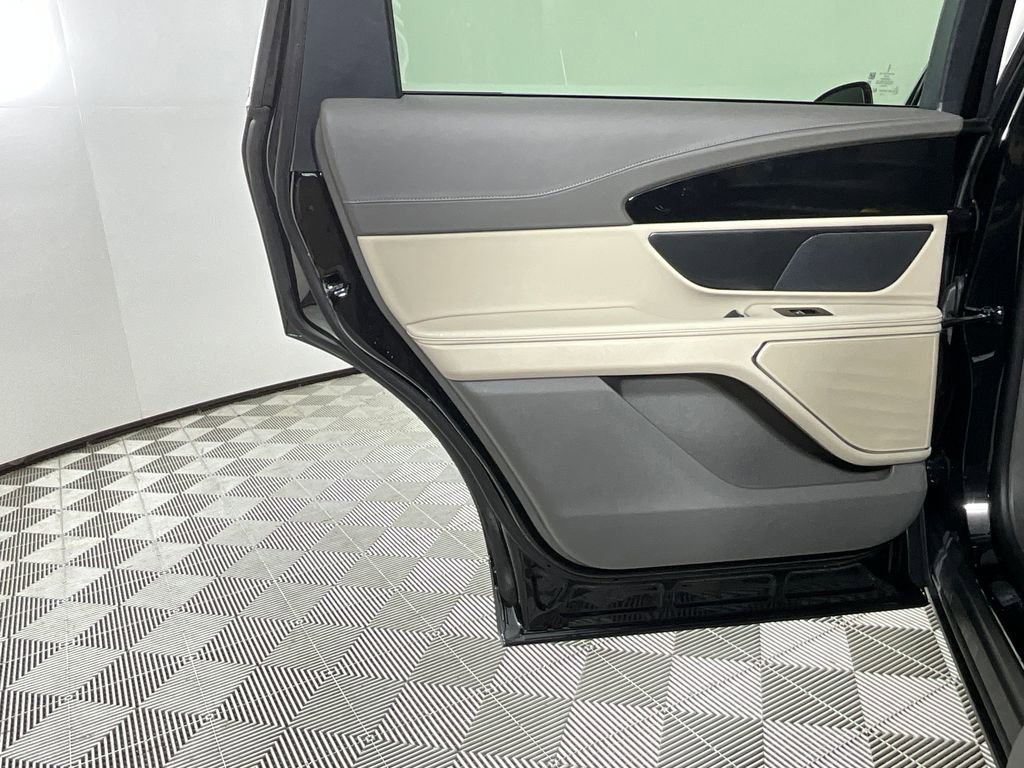 Used 2025 Lincoln Nautilus Premier image 26
