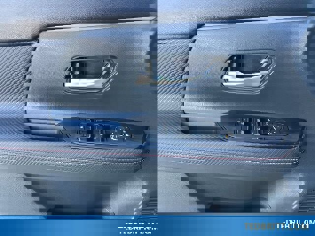 Used 2025 Nissan Kicks SR image 39