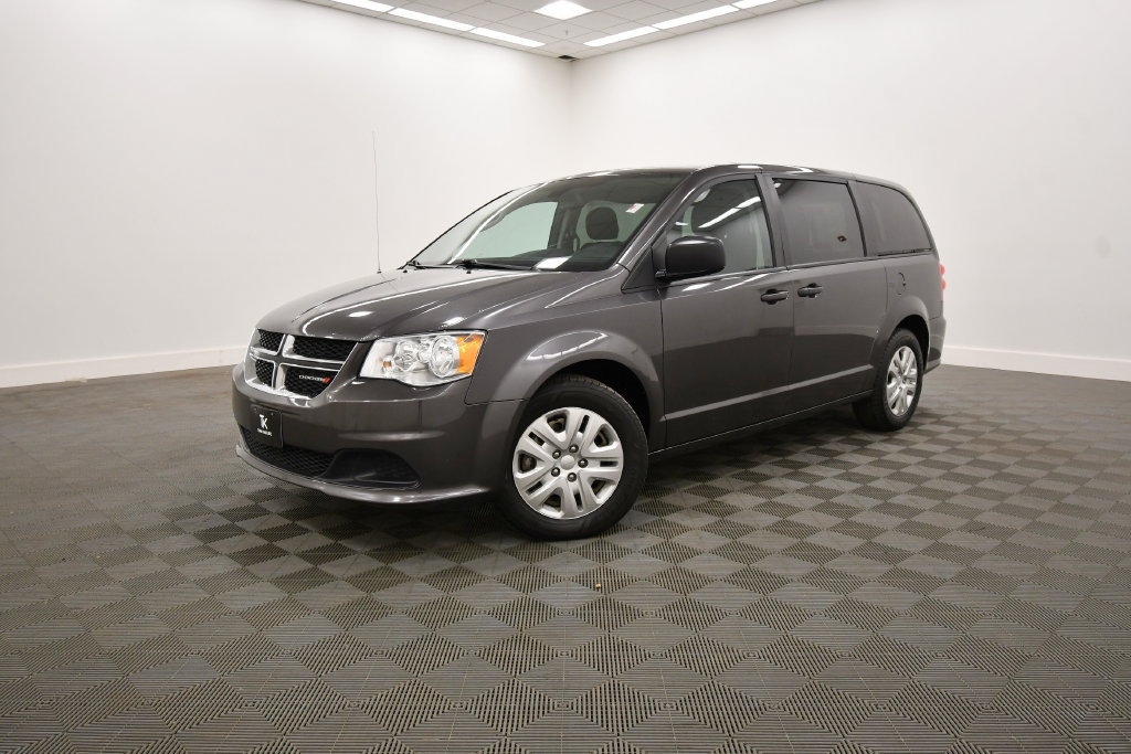 Used 2019 Dodge Grand Caravan SE FWD image 2