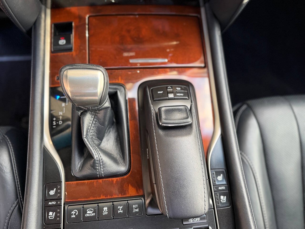 Used 2017 Lexus LX 570 4WD w/ Luxury Package image 68
