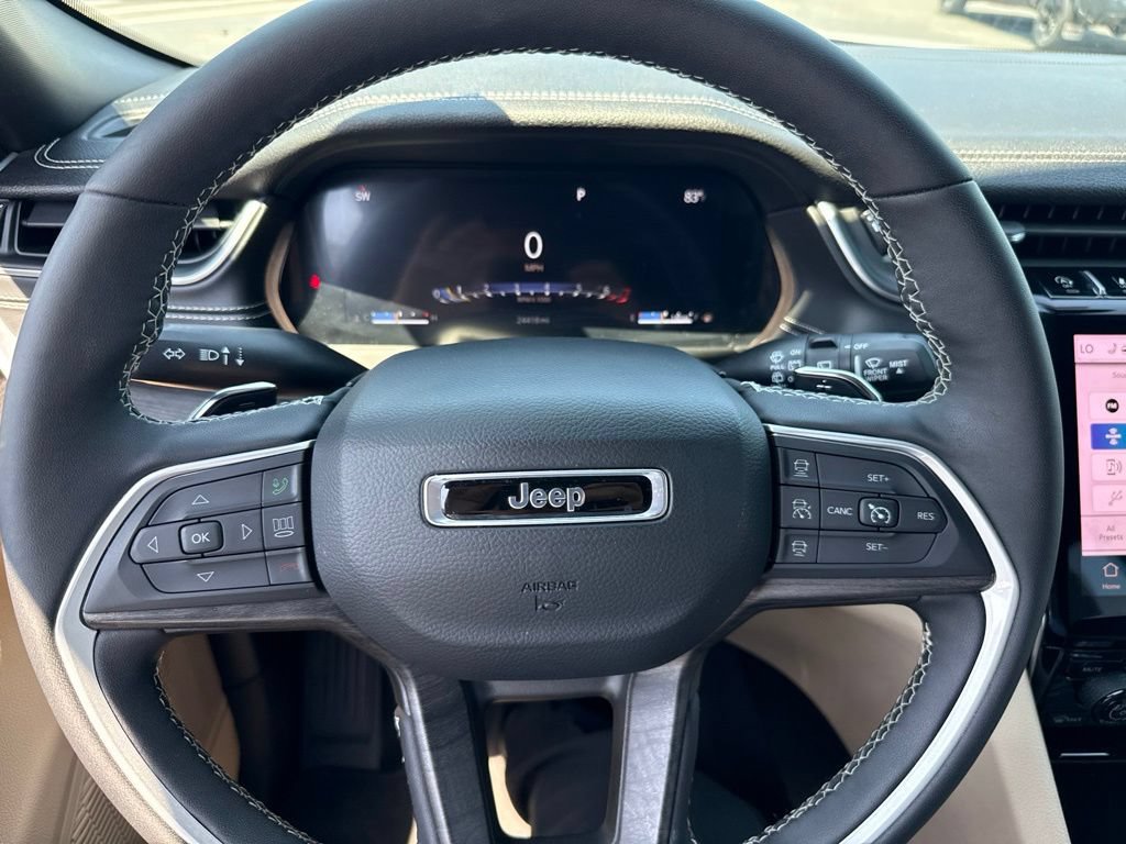 Certified 2025 Jeep Grand Cherokee Limited w/ Trailer Tow Package AWD/4WD image 18