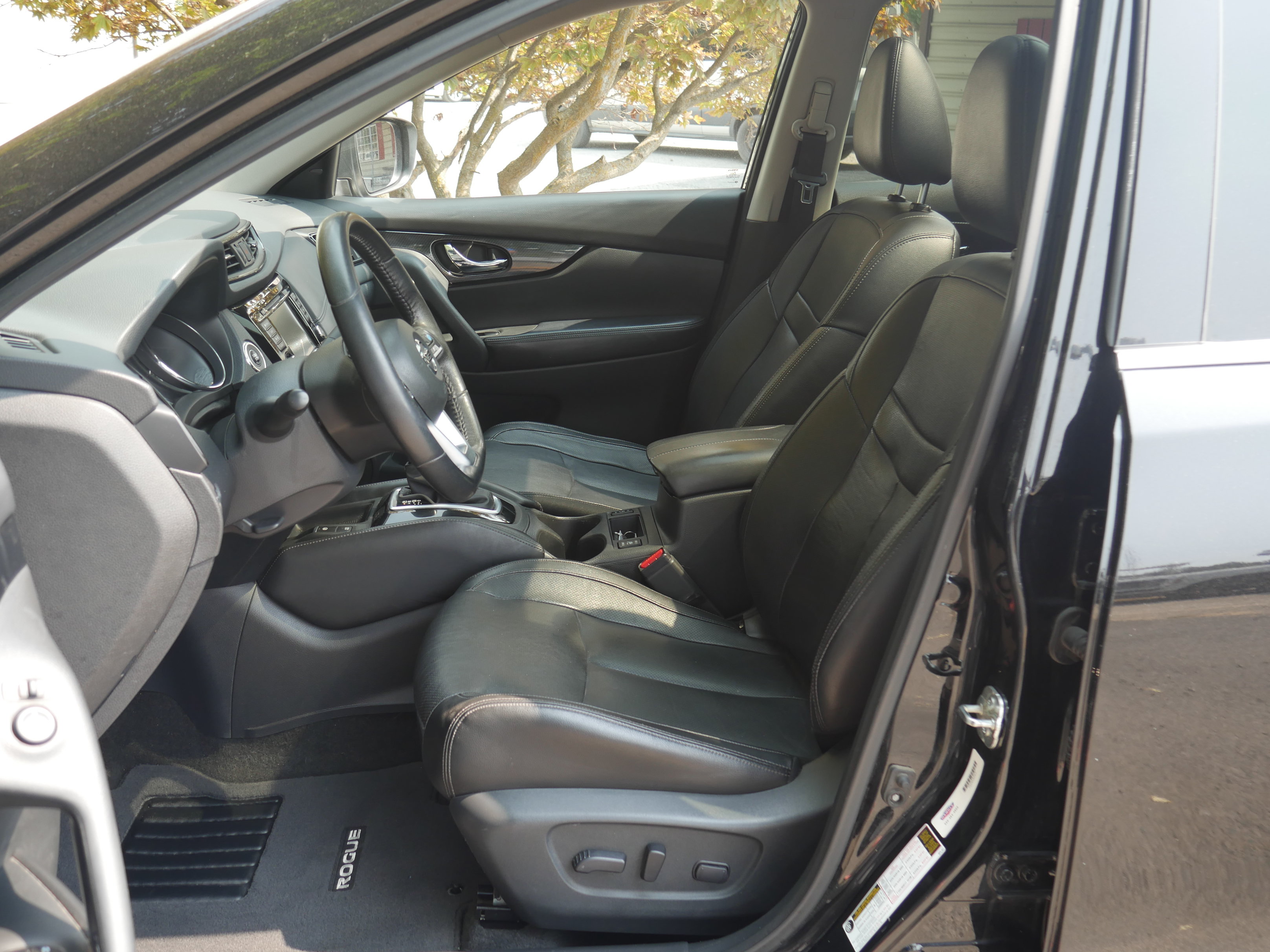 Used 2019 Nissan Rogue SL w/ Premium Package AWD/4WD image 3