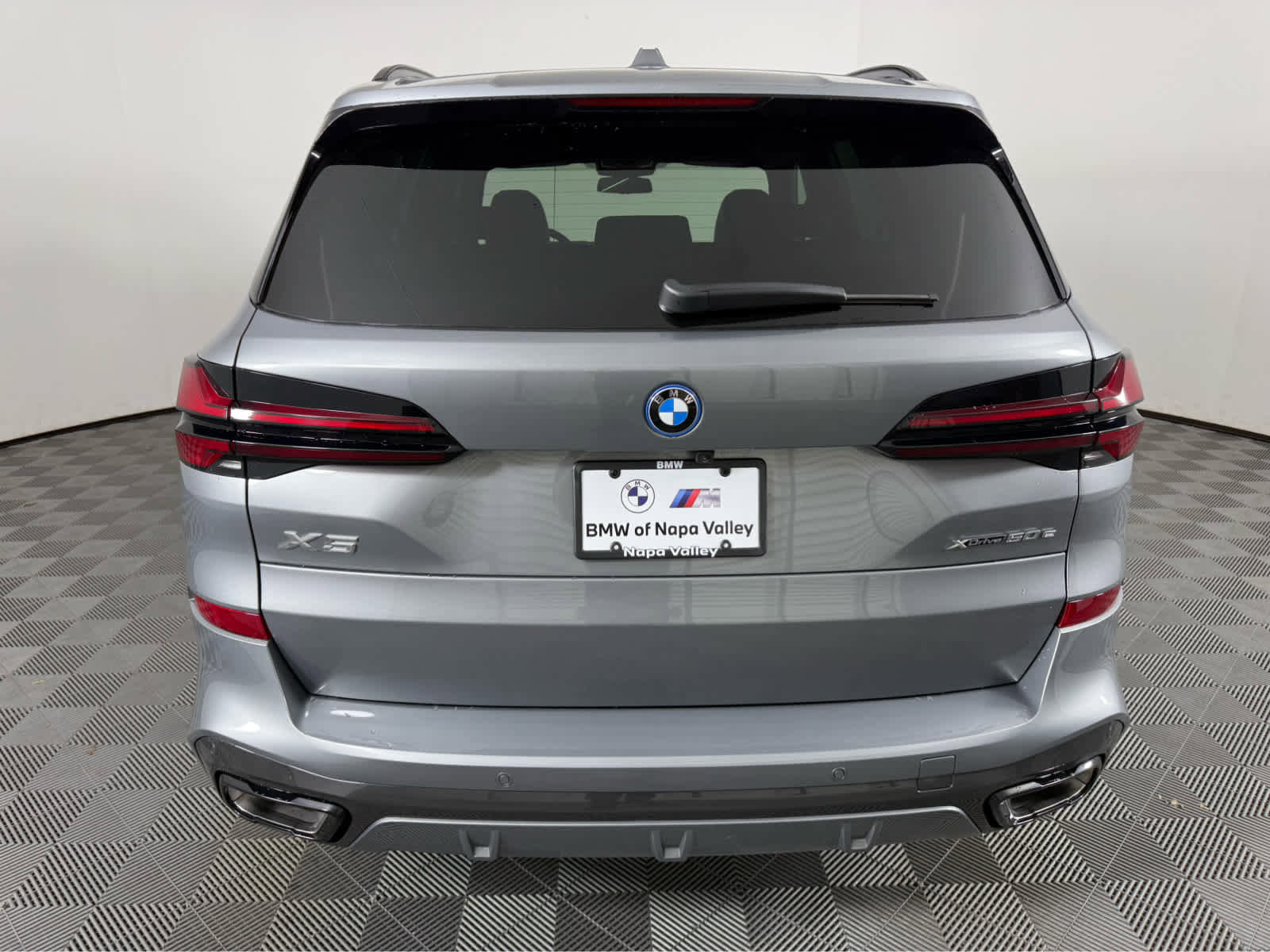 New 2026 BMW X5 xDrive50e w/ M Sport Package AWD/4WD image 4