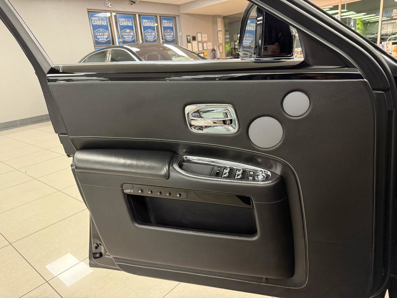 Used 2016 Rolls-Royce Ghost RWD image 9