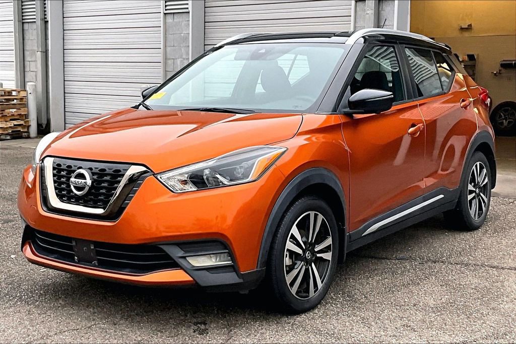 Used 2020 Nissan Kicks SR image 2