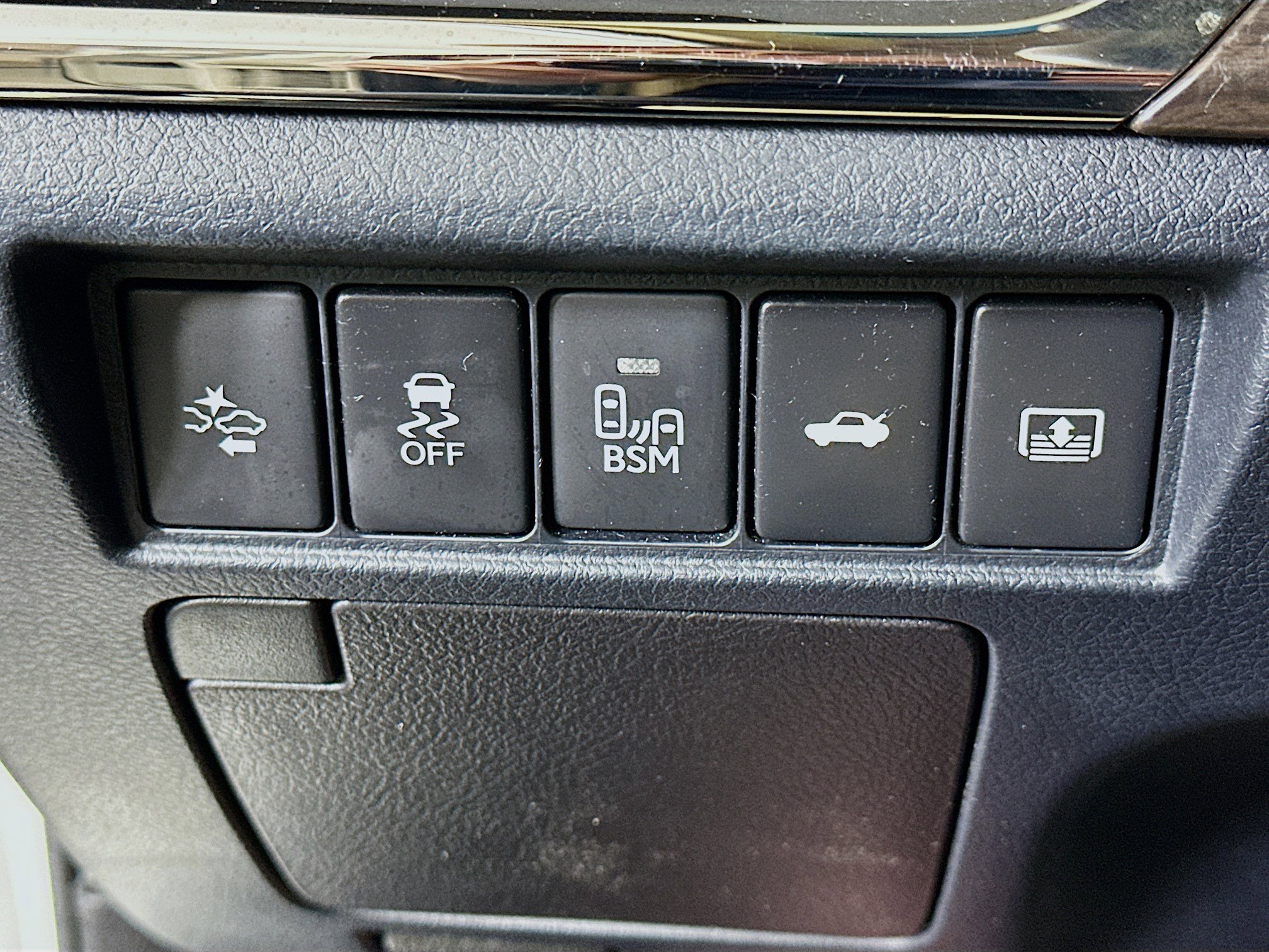 Used 2016 Toyota Avalon Limited w/ Toyota Safety Sense Package FWD image 17