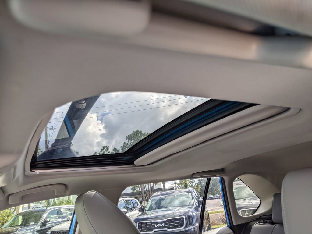 Used 2019 Toyota RAV4 XLE Premium image 20