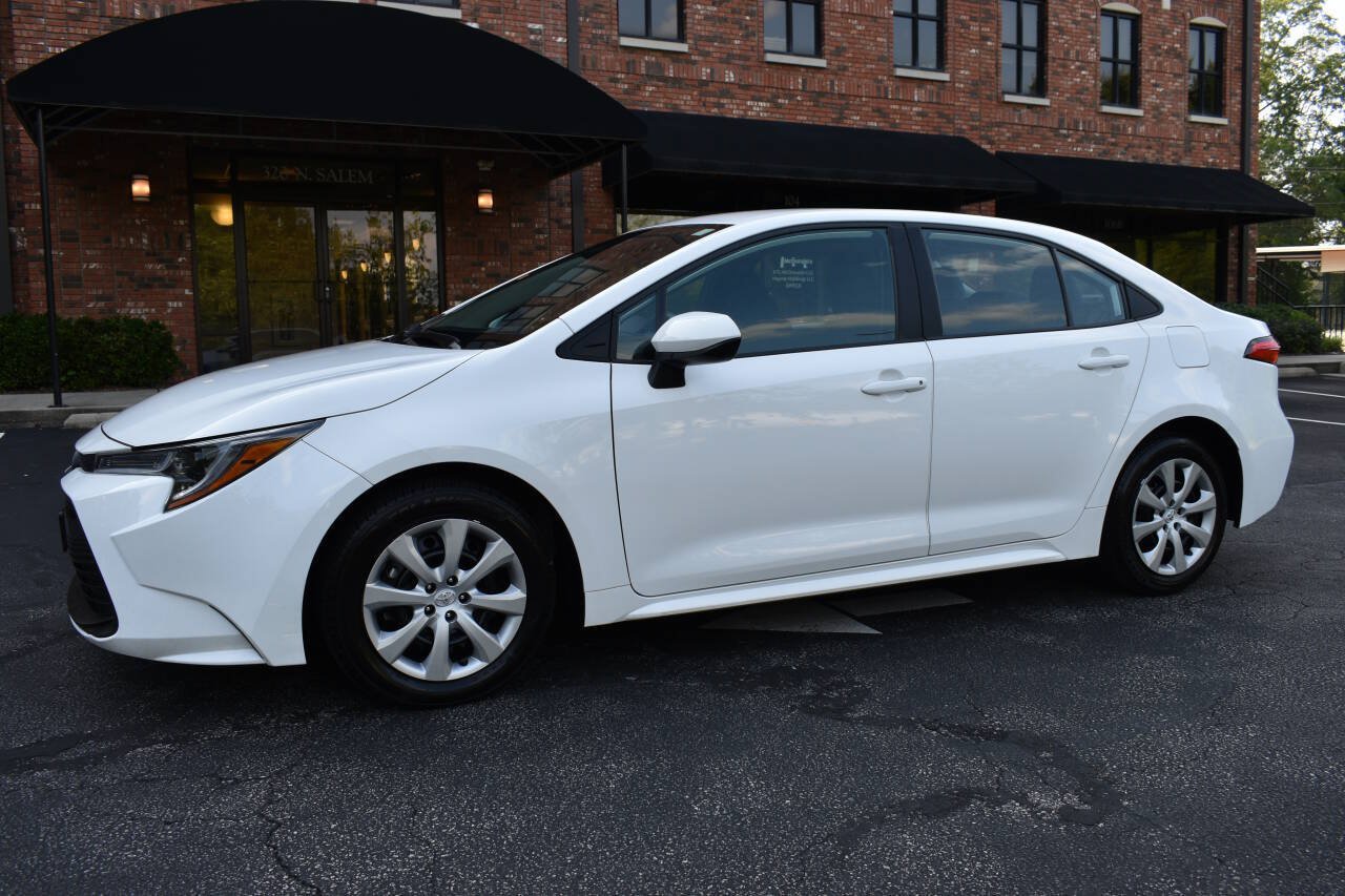Used 2025 Toyota Corolla LE FWD image 2