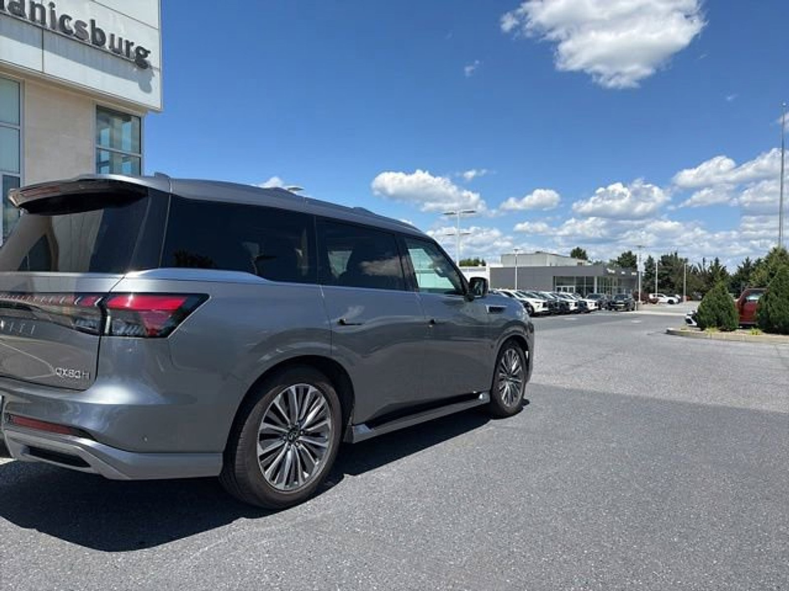 Used 2025 INFINITI QX80 Sensory AWD/4WD image 13