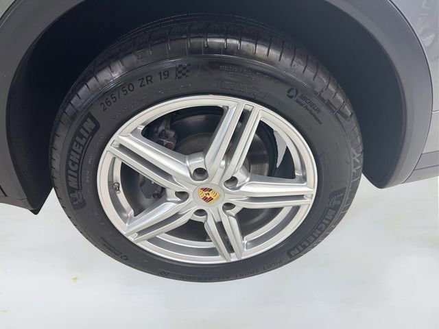 Used 2016 Porsche Cayenne image 18