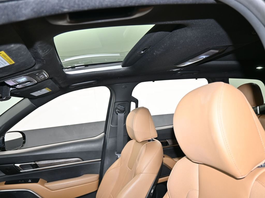 Used 2022 Kia Telluride SX w/ Towing Package image 11