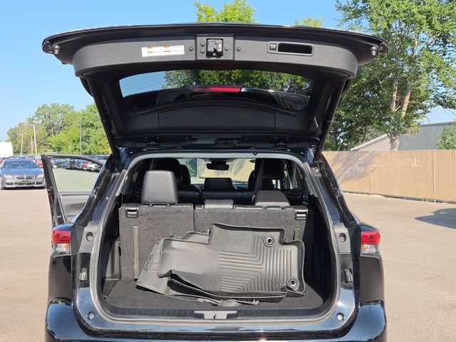 Used 2023 Toyota Highlander XLE AWD/4WD image 30
