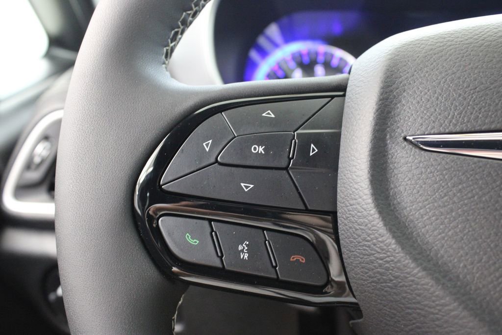 Used 2024 Chrysler Pacifica Touring image 27