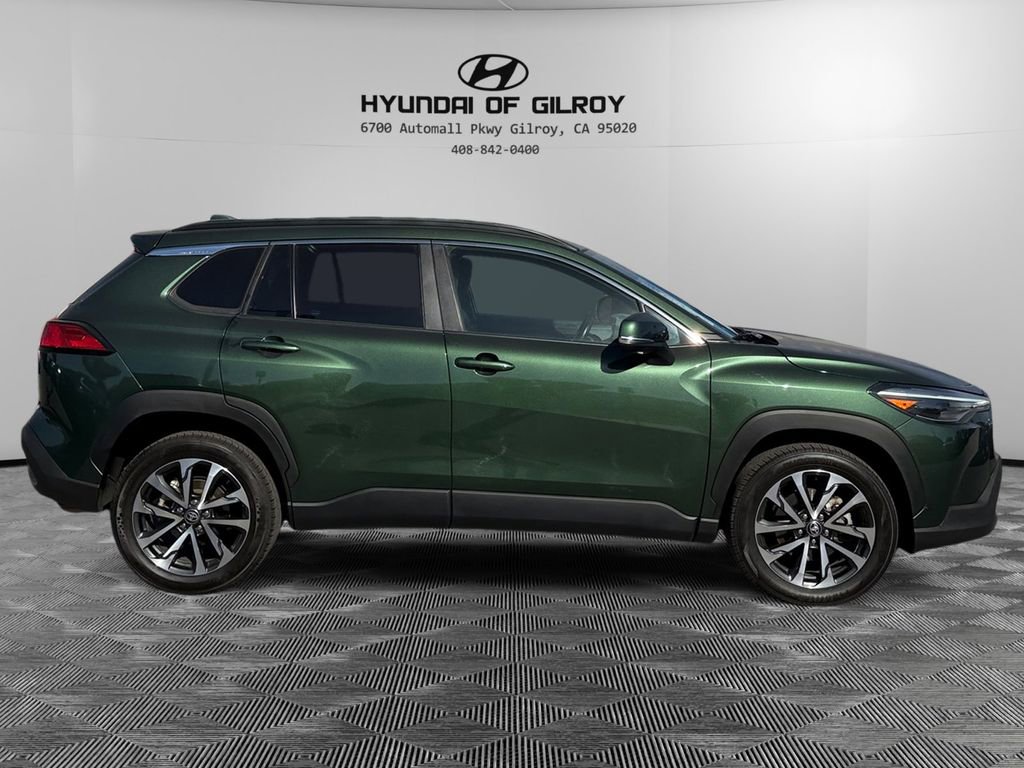 Used 2024 Toyota Corolla Cross XLE image 4