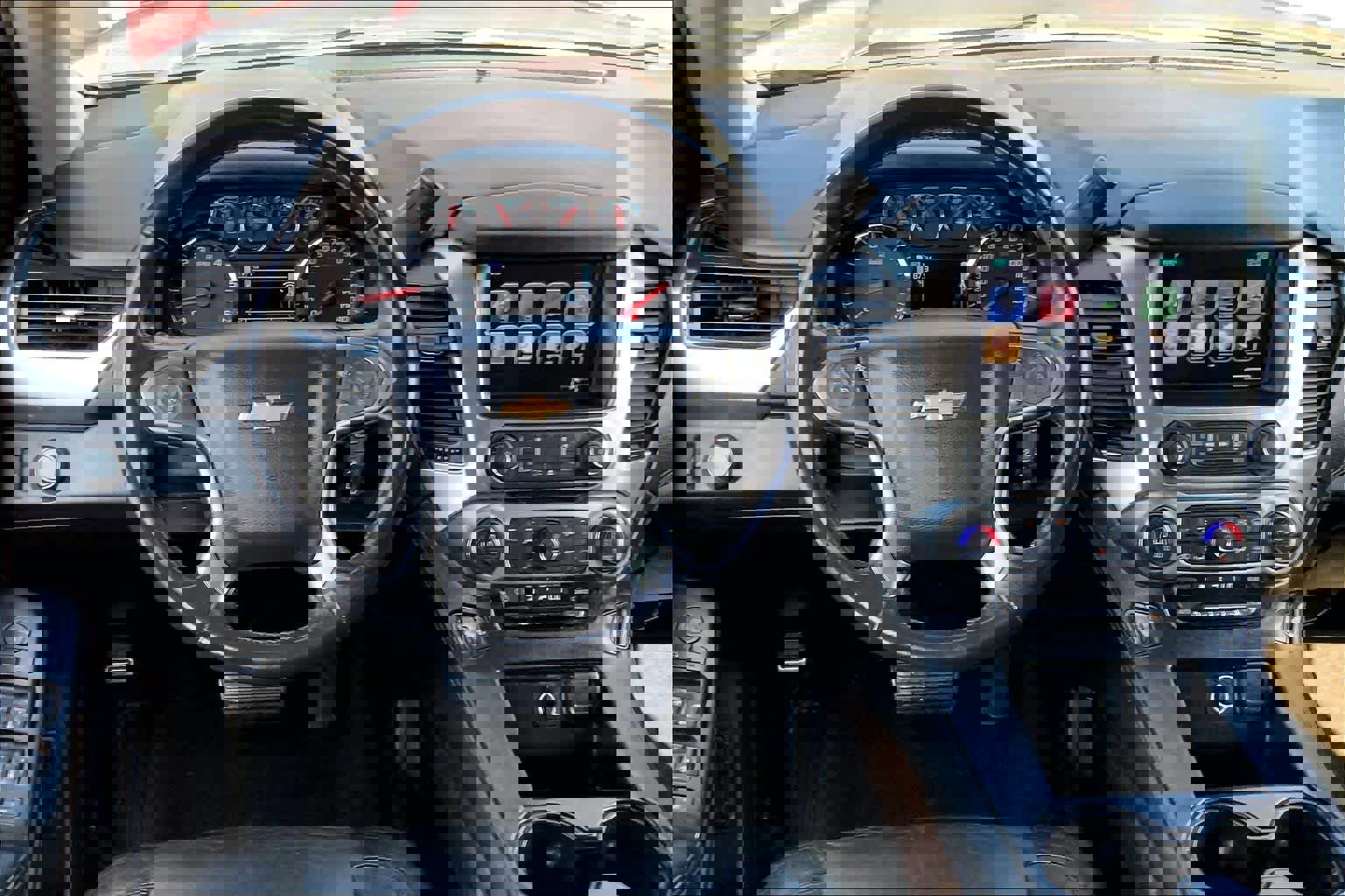 Used 2016 Chevrolet Suburban LT image 5