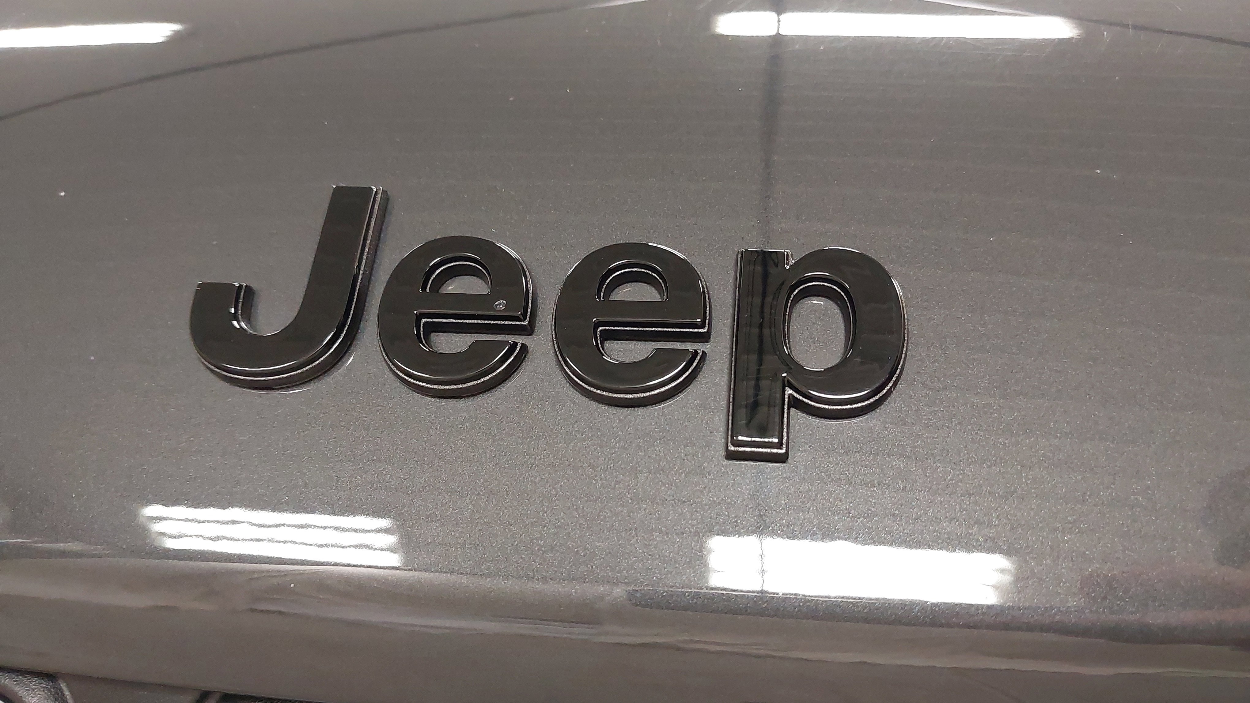 Used 2023 Jeep Grand Cherokee Altitude AWD/4WD image 31